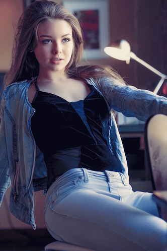 Lana Lea In Jeans